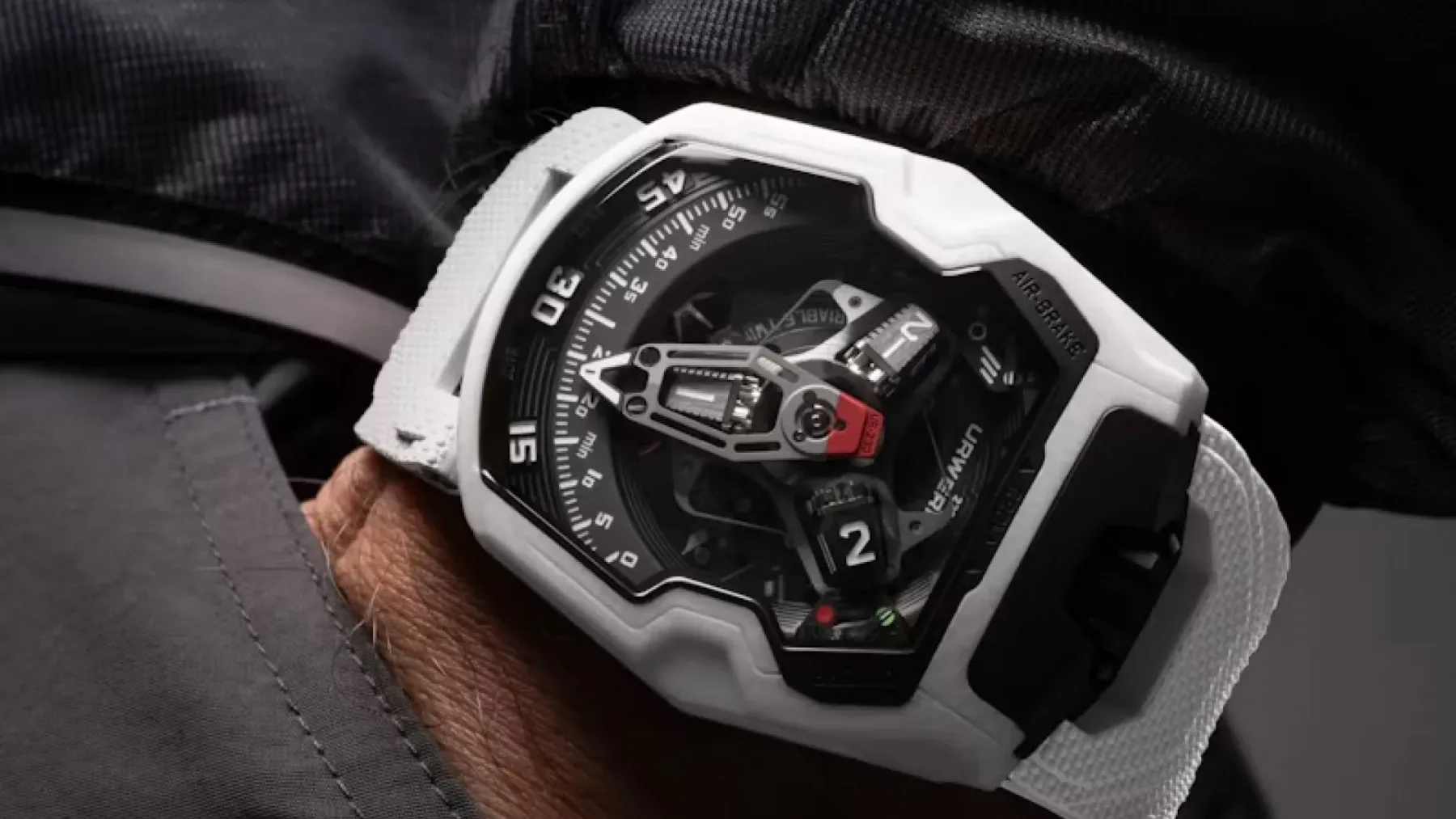 Urwerk UR-230 Polaris: Keramična znanost, ki premika meje urarstva