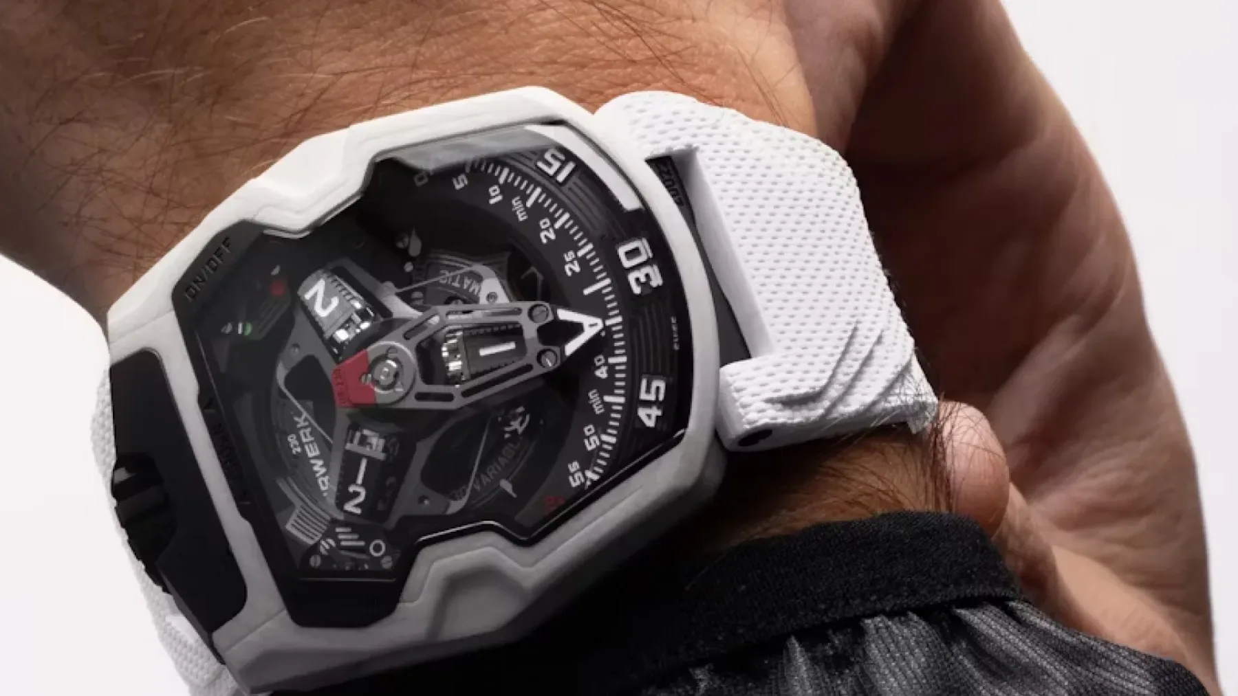 Urwerk UR-230 Polaris: Keramična znanost, ki premika meje urarstva