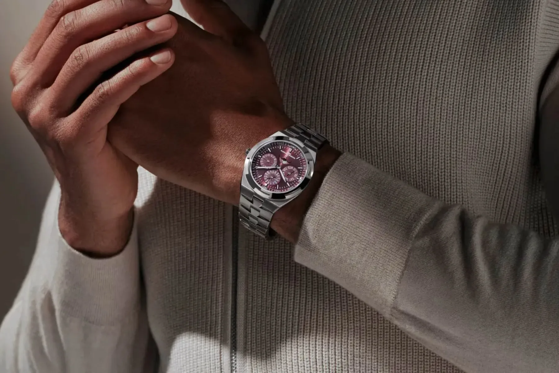 Vacheron Constantin Overseas Perpetual Calendar Ultra‑Thin: burgundy ali pink gold za 270‑letnico
