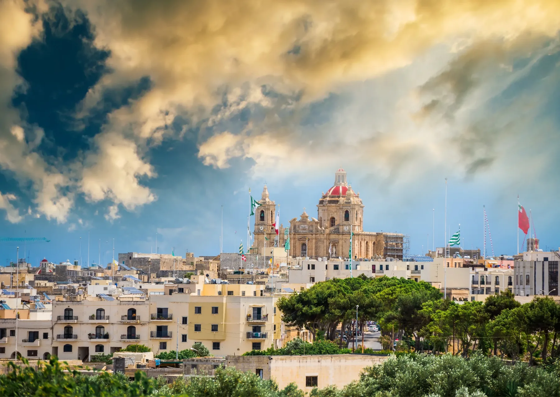 Valletta: Kako izgleda življenje v najboljšem mestu Evrope, kjer sonce sije skoraj vsak dan, najemnine pa segajo do neba?