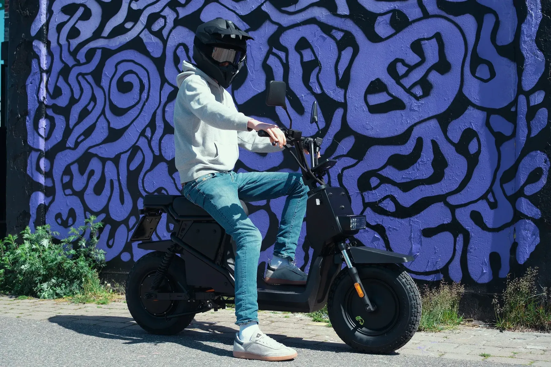 Vässla x Teenage Engineering EPA‑1 – modularni e-moped s skandinavskim dizajnom & 100 km dosega in presenetljivo ugodno ceno.