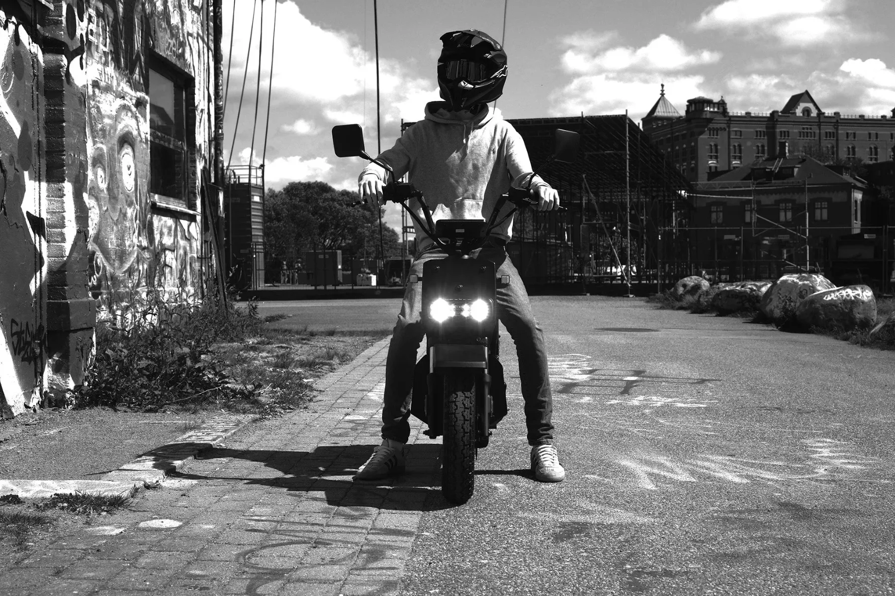 Vässla x Teenage Engineering EPA‑1 – modularni e-moped s skandinavskim dizajnom & 100 km dosega in presenetljivo ugodno ceno.