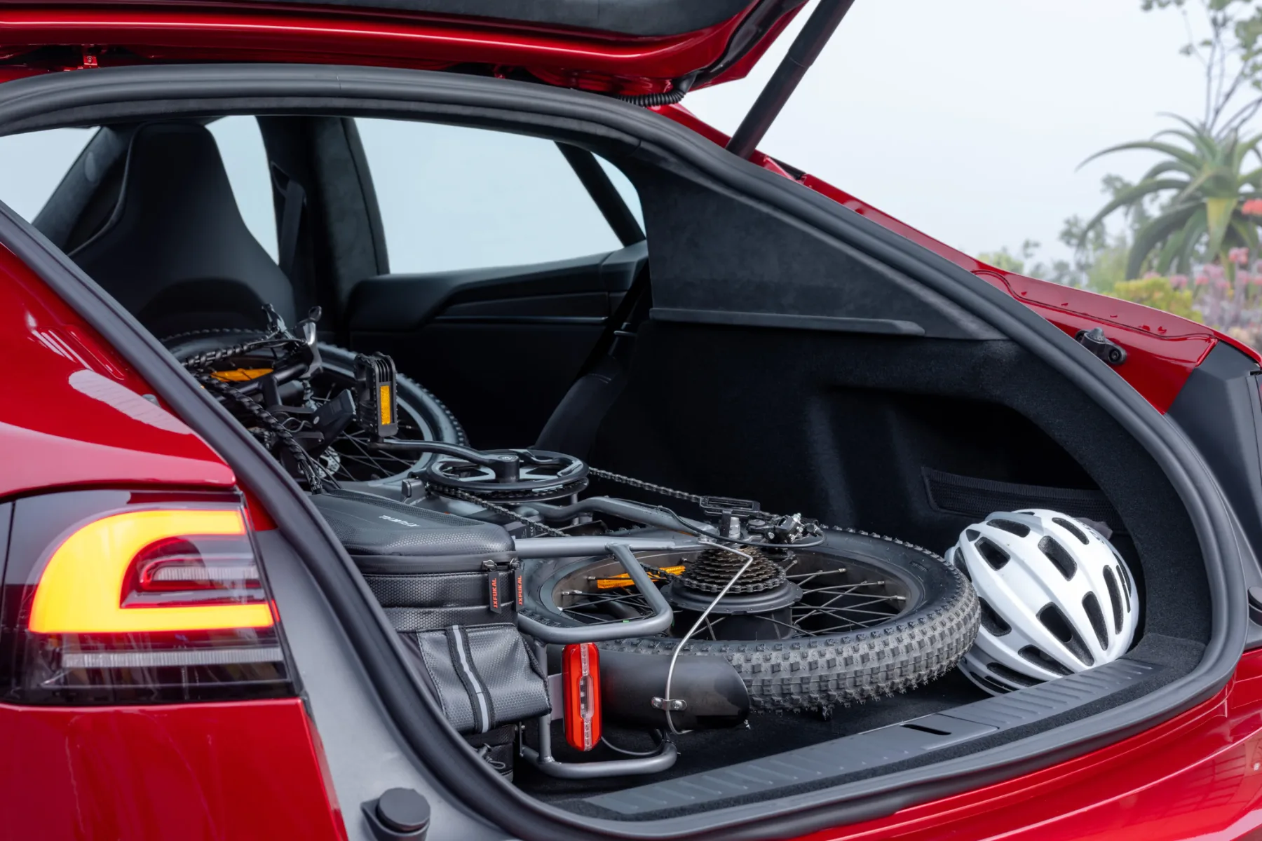 Vedno boljša – nova Tesla Model S Plaid 2025: Še vedno superavto, zdaj z boljšimi mišicami, pametjo in manirami