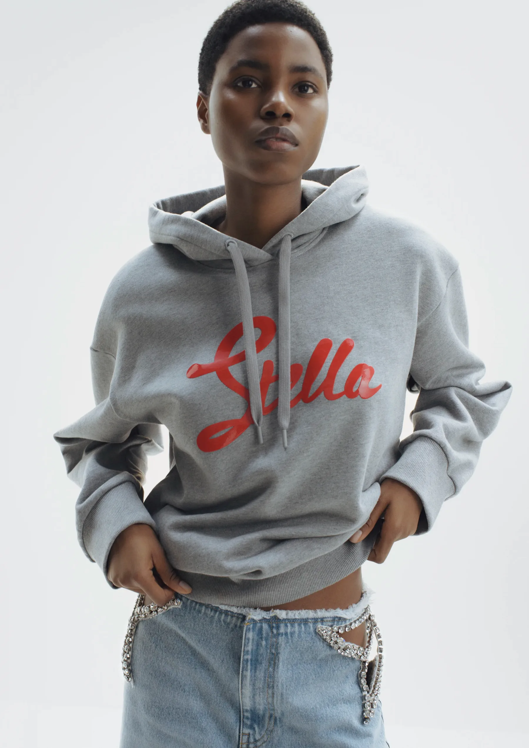 Velika vrnitev: Razkrivamo novo kolekcijo H&M x Stella McCartney, ki po 20 letih ponovno piše modno zgodovino