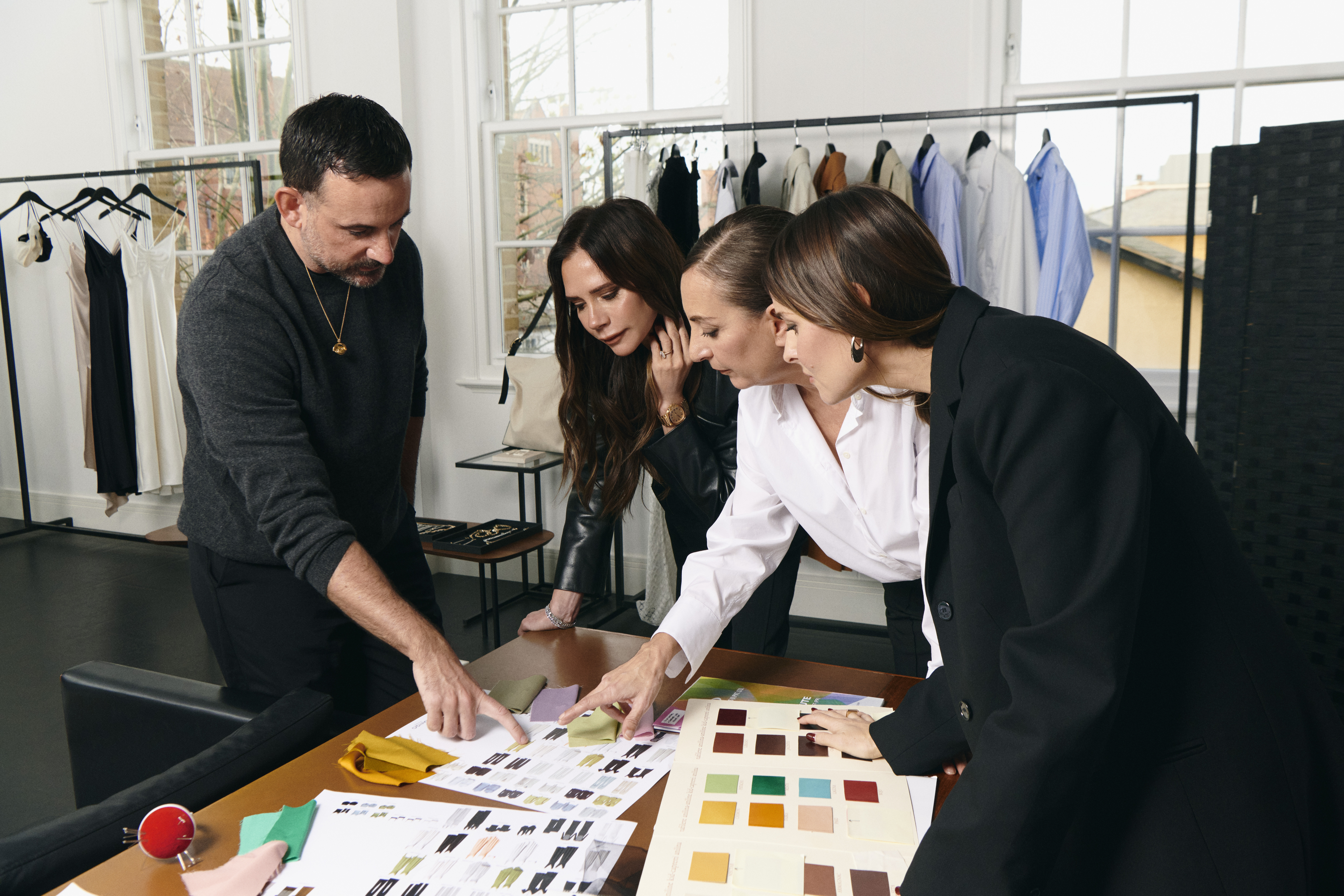 Victoria Beckham X Mango: kapsulna kolekcija, ki obeta luksuz v vsakdanjem slogu