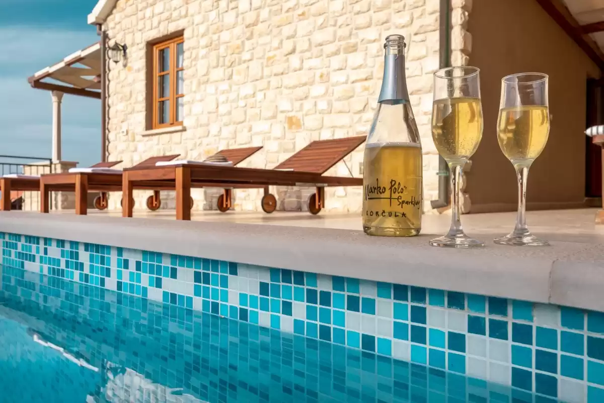 Vila Nina: luksuzna vila na otoku Korčula, kjer luksuz sreča Jadransko obalo