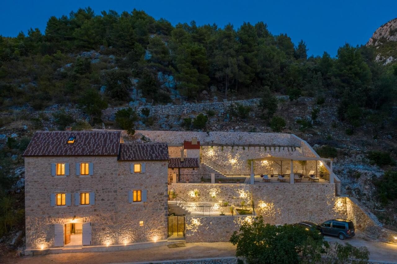 Villa Fulmin: luksuzna kamnita hišica na Hvaru