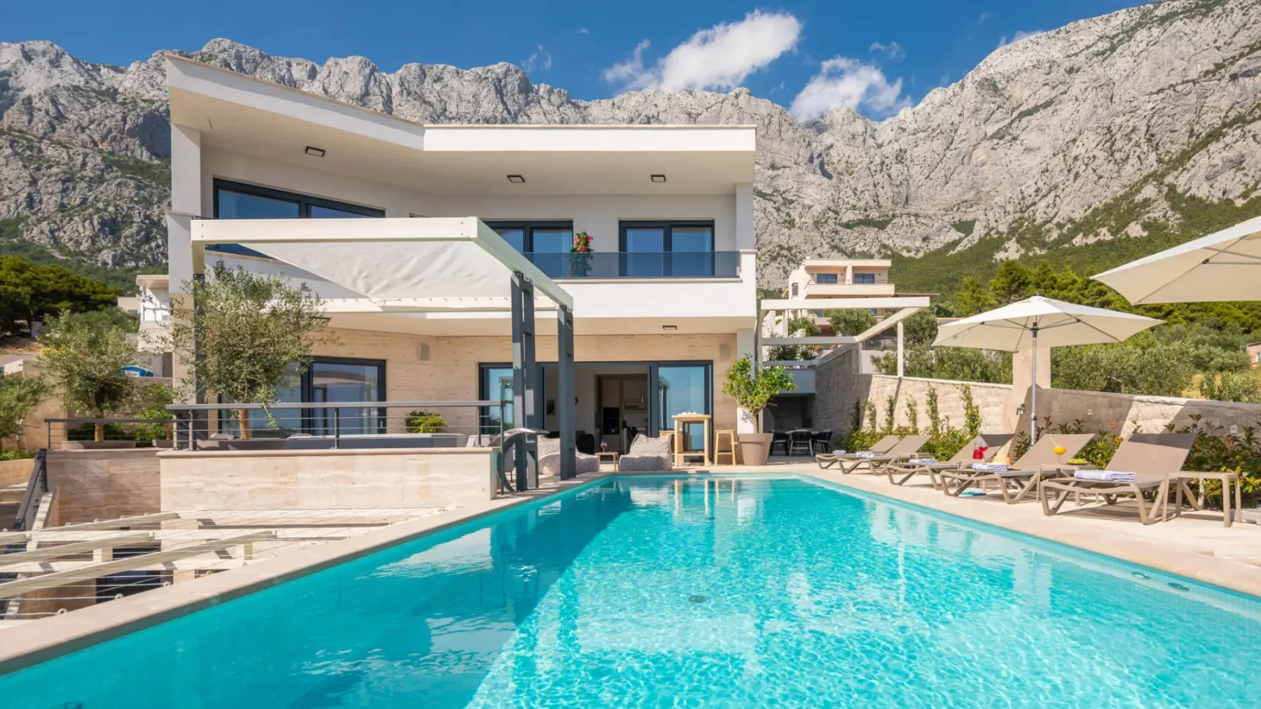 Villa Vista Al Mar v Makarski: Kjer se razkošje sreča z obzorjem Jadrana