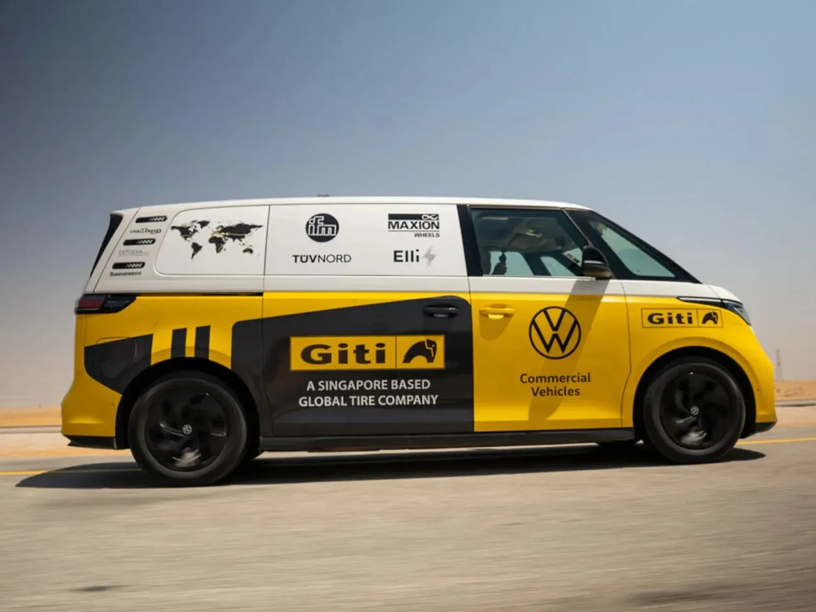 Volkswagen ID. Buzz podira svetovni rekord: Električni hippy kombi prevozil 99.767 km in obiskal 92 držav!