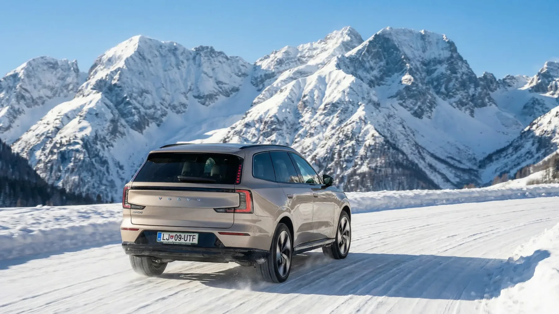 Volvo EX90 Test: Je to najboljši družinski električni SUV na svetu ali le nedokončana simfonija?