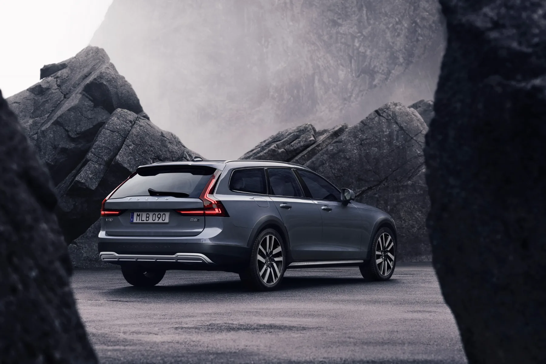Volvo V90 je mrtev – krivi so SUV‑ji. Konec velike švedske karavanske ikone