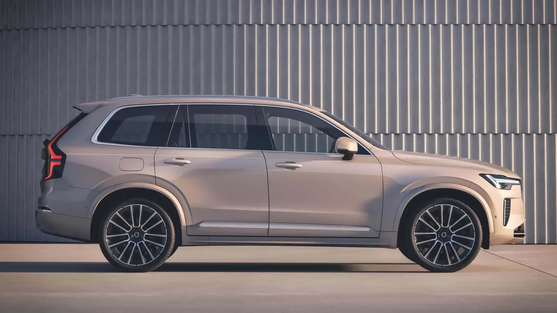 Volvo XC90 2025: tako dober, da je preživel vso konkurenco