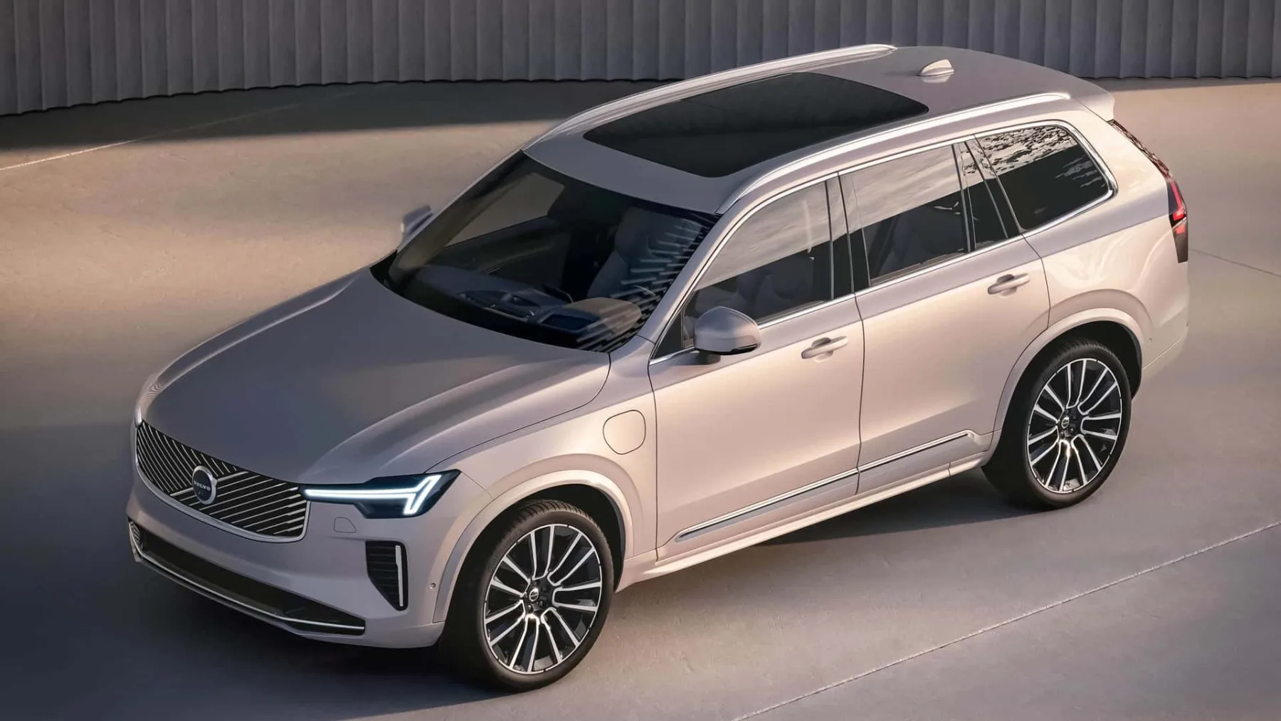 Volvo XC90 2025: tako dober, da je preživel vso konkurenco