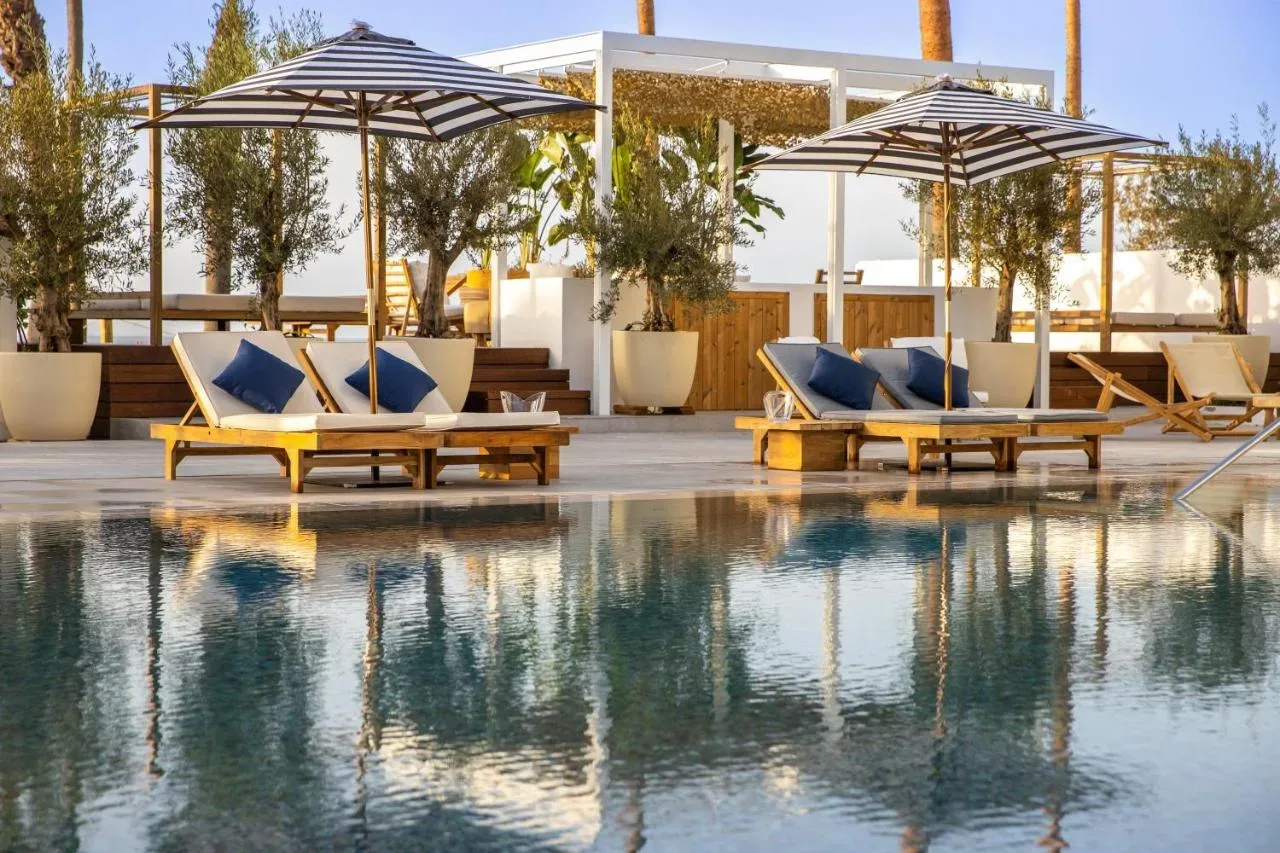 Vrhunski oddih na Costa del Sol: Plaža, bazeni in kulinarika v hotelu METT Marbella