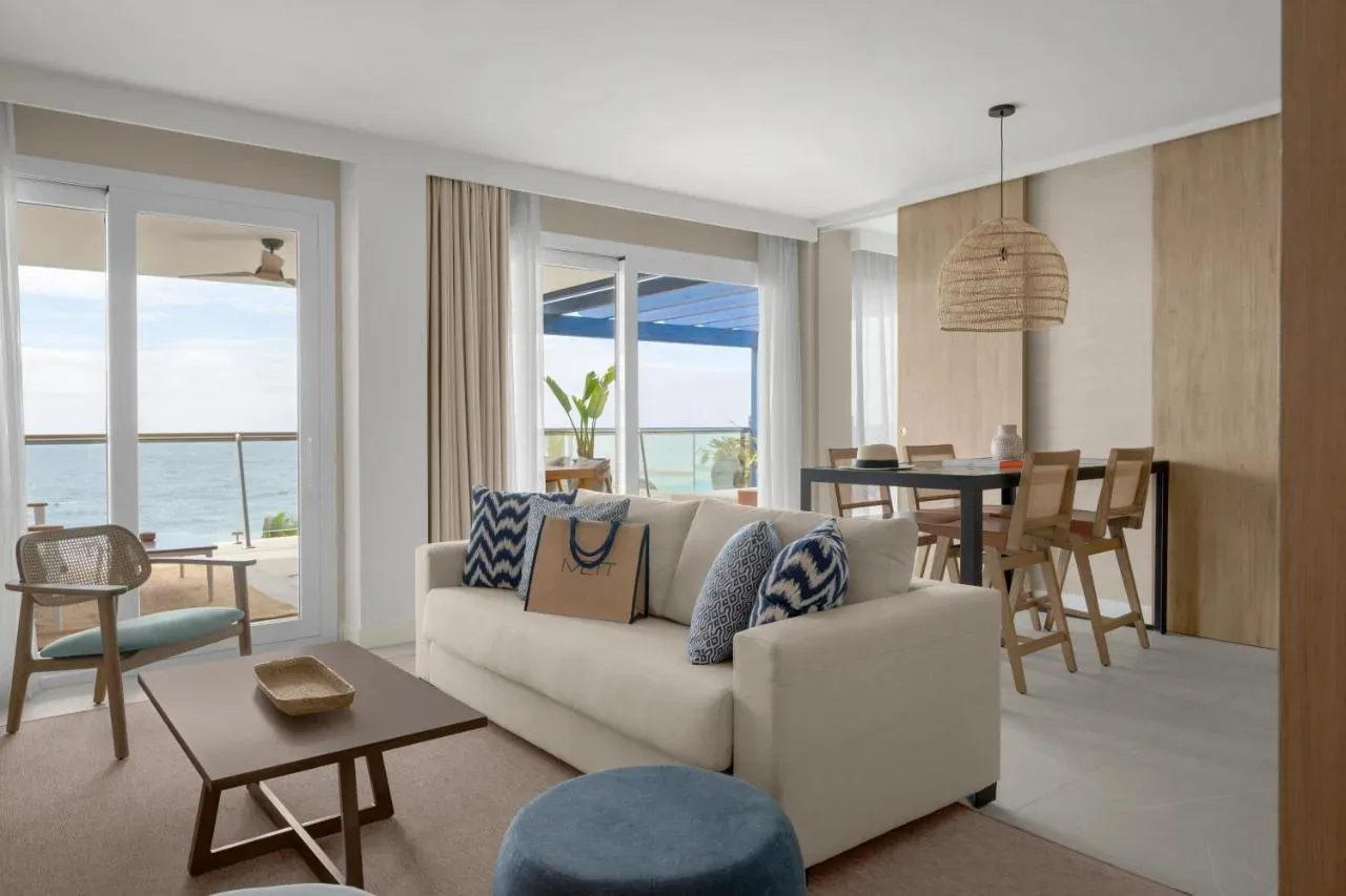 Vrhunski oddih na Costa del Sol: Plaža, bazeni in kulinarika v hotelu METT Marbella