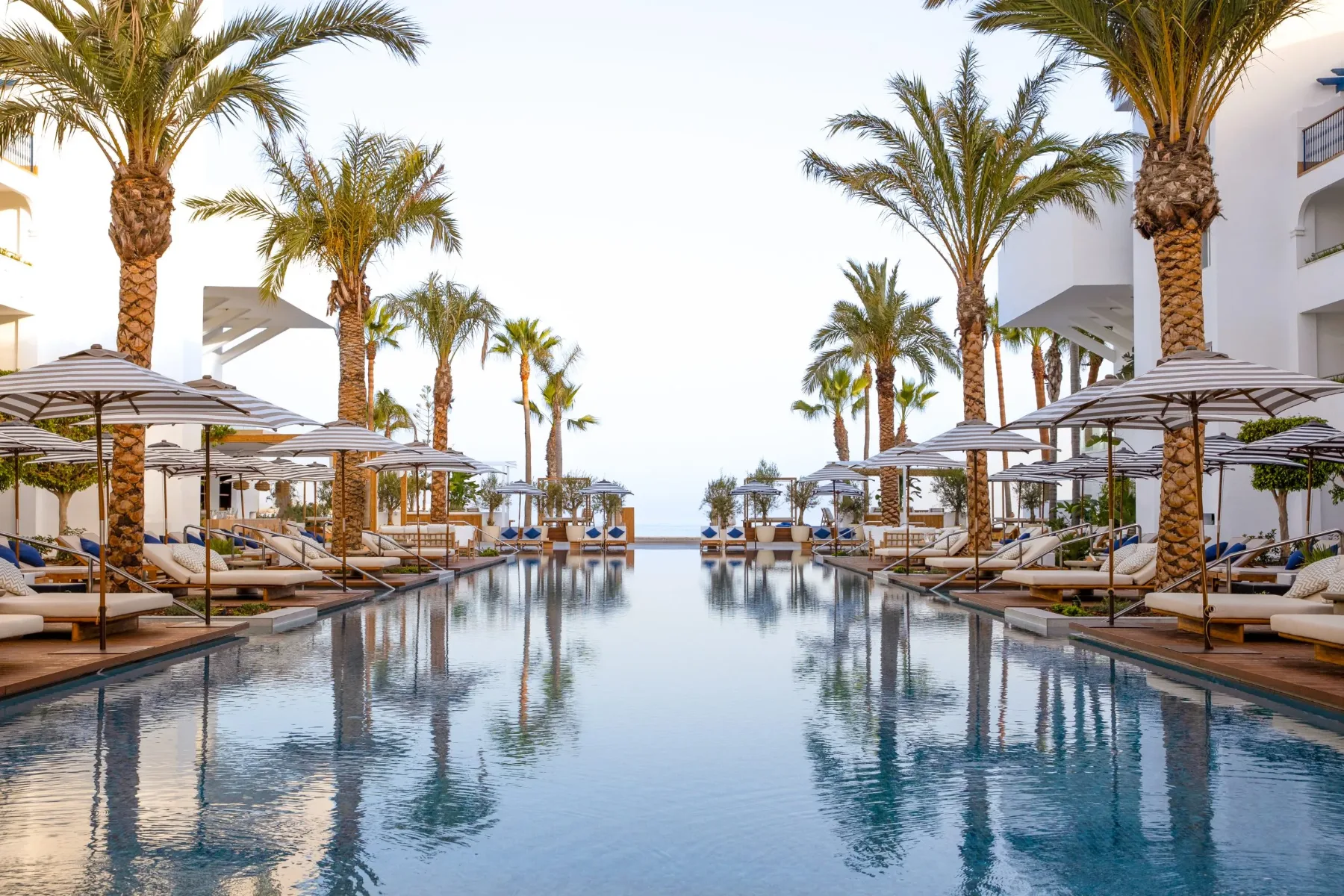 Vrhunski oddih na Costa del Sol: Plaža, bazeni in kulinarika v hotelu METT Marbella