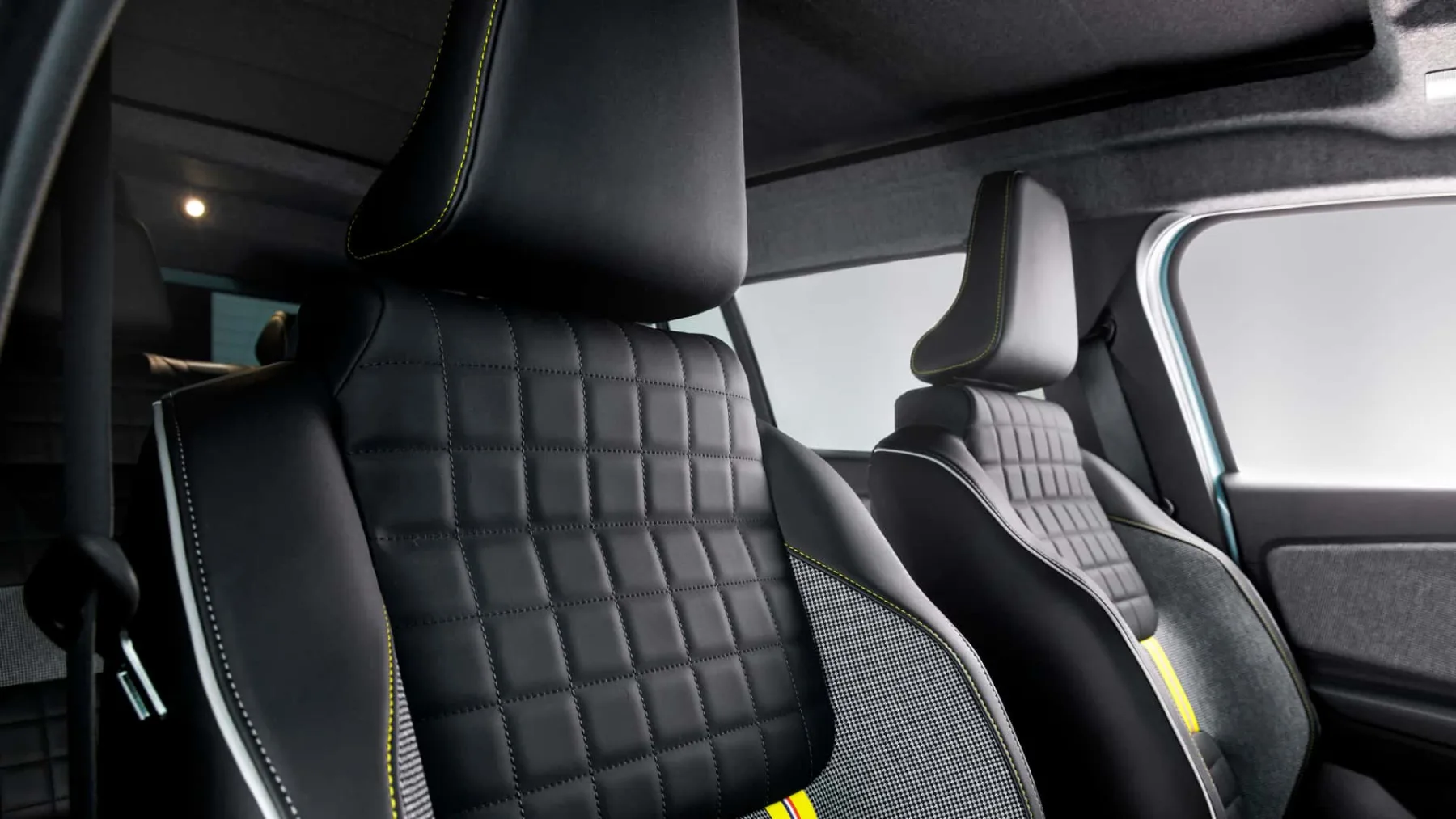 Vrnitev ikone: Novi Renault 4 E-Tech električni crossover, ki združuje preteklost in prihodnost