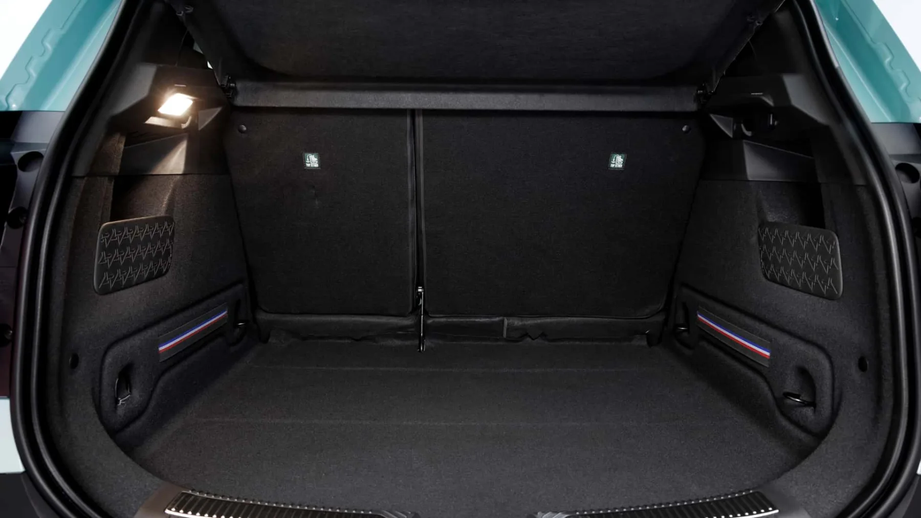 Vrnitev ikone: Novi Renault 4 E-Tech električni crossover, ki združuje preteklost in prihodnost