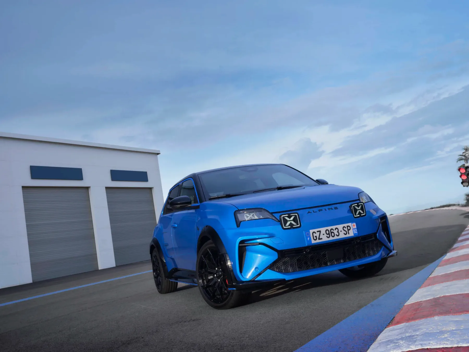 Vroča žepna raketa za mestne ulice: Alpine A290 – popolna električna avantura