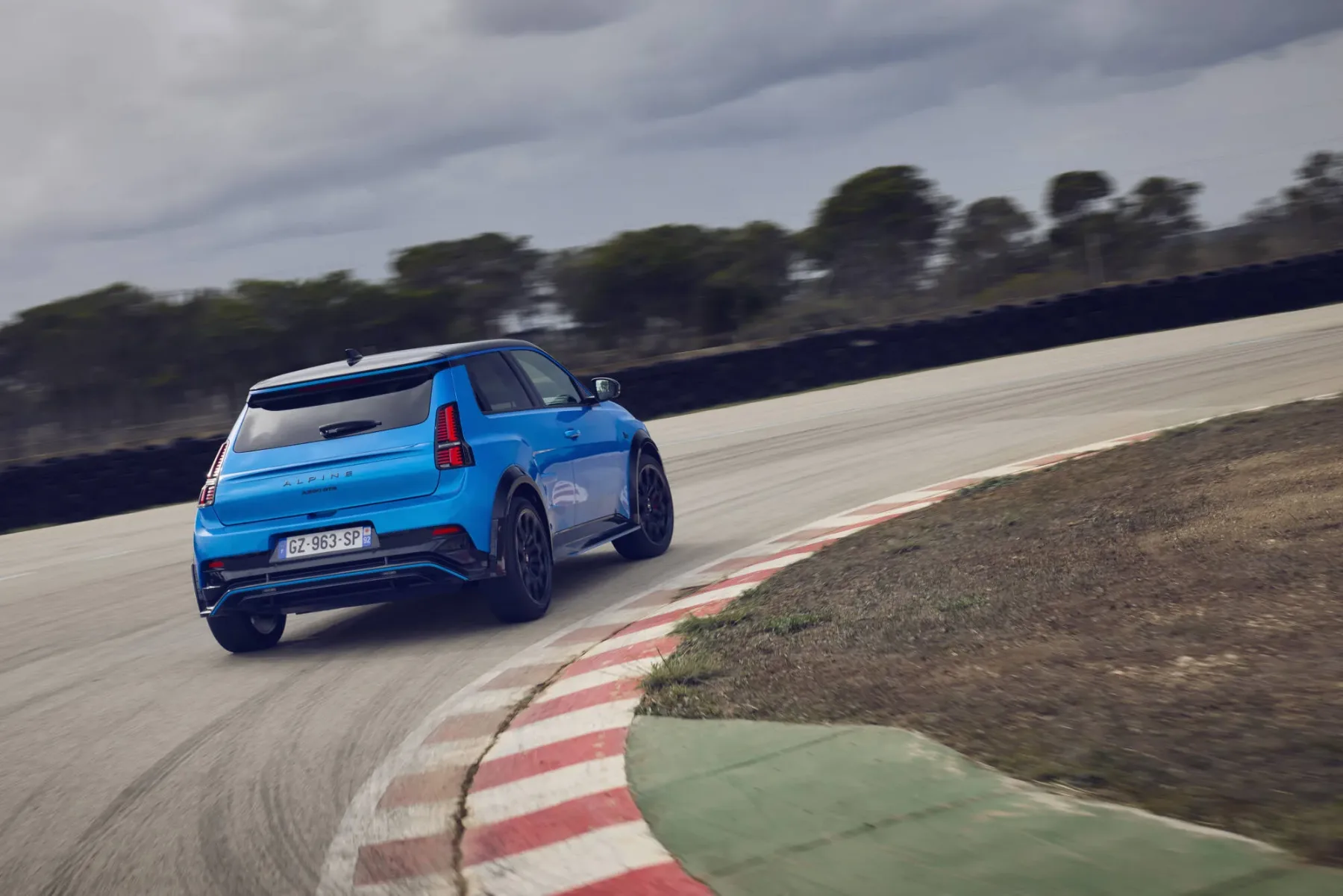 Vroča žepna raketa za mestne ulice: Alpine A290 – popolna električna avantura