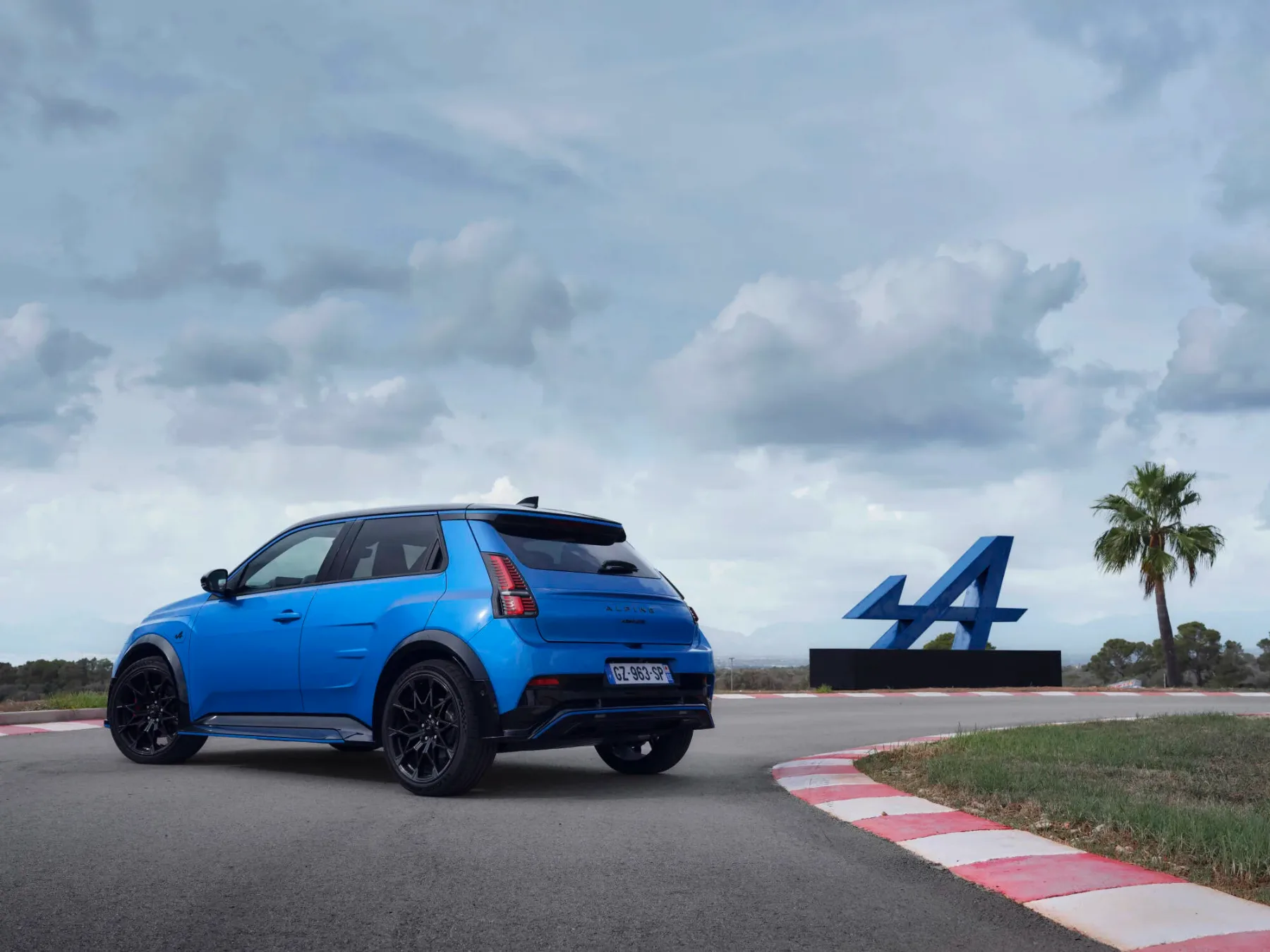 Vroča žepna raketa za mestne ulice: Alpine A290 – popolna električna avantura
