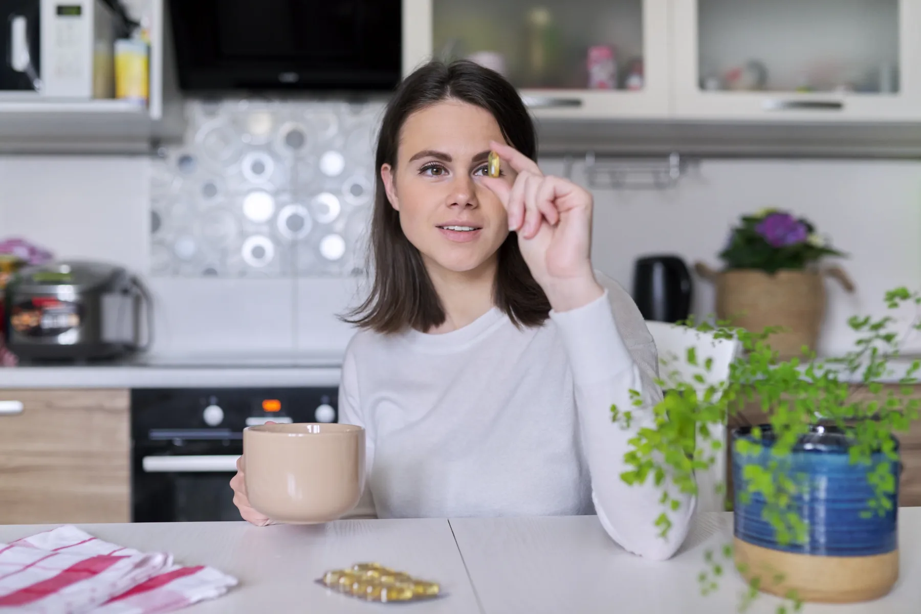 Vsako jutro si škodujete, ne da bi vedeli – ta vitamin in kava ne gresta skupaj!