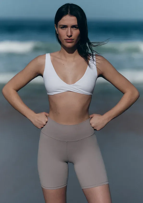 Vsi jo hočejo! Kolekcija H&M Move Pilates Edit 2026: bo to poletje spremenila v čisto poezijo gibanja