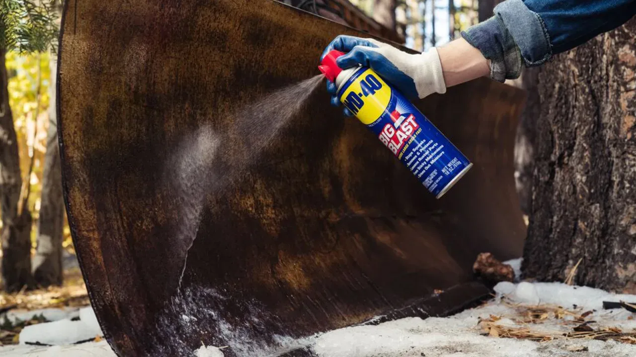 WD-40: 7 norih načinov uporabe WD40 – čudežna zimska rešitev ali vaš osebni superjunak?