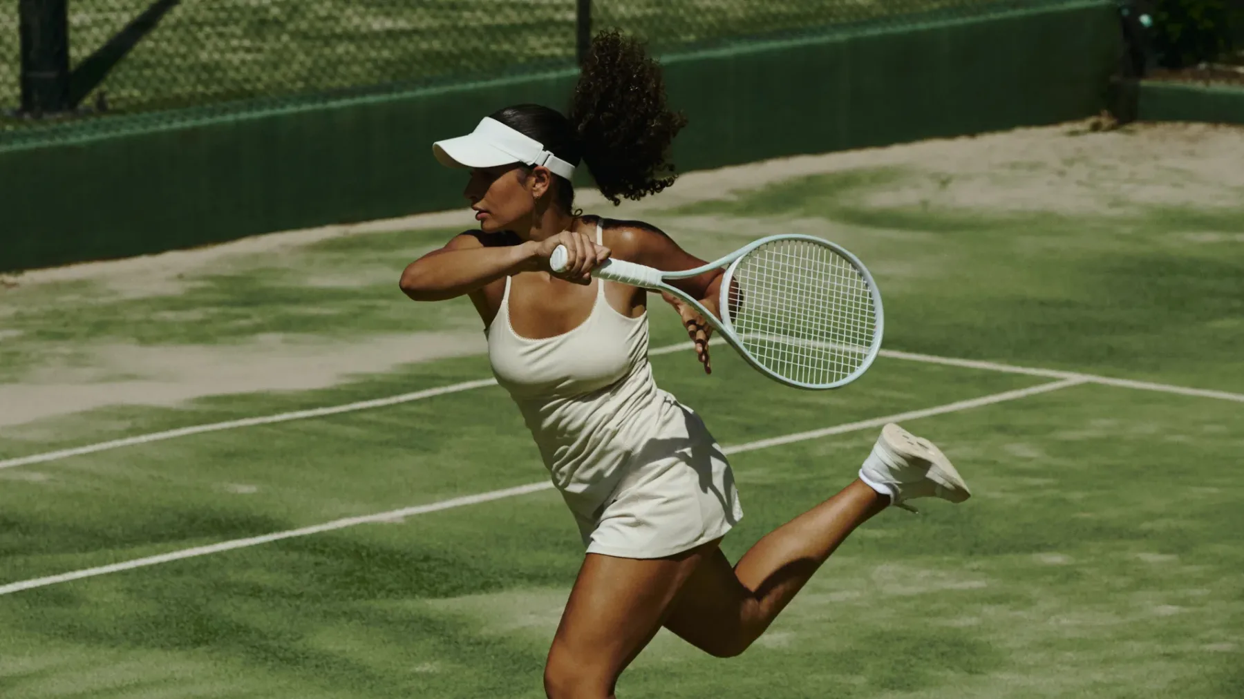Wimbledon v vaši omari: H&M s to kolekcijo prinaša ultimativni teniški šik