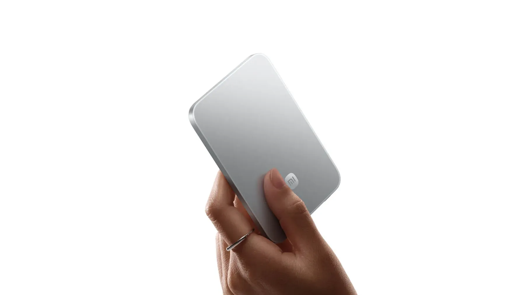 Xiaomi UltraThin Magnetic Power Bank 5000: Baterija, ki je tanjša od vašega potrpljenja