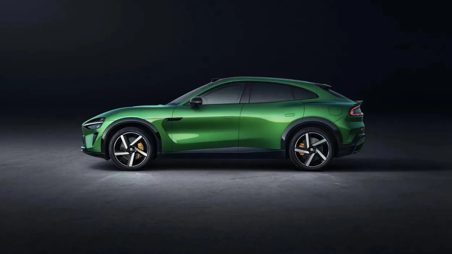 Xiaomi YU7: električni SUV, ki bi rad bil Tesla, ampak jezi svoje kupce s čakalno dobo in čudnimi dodatki