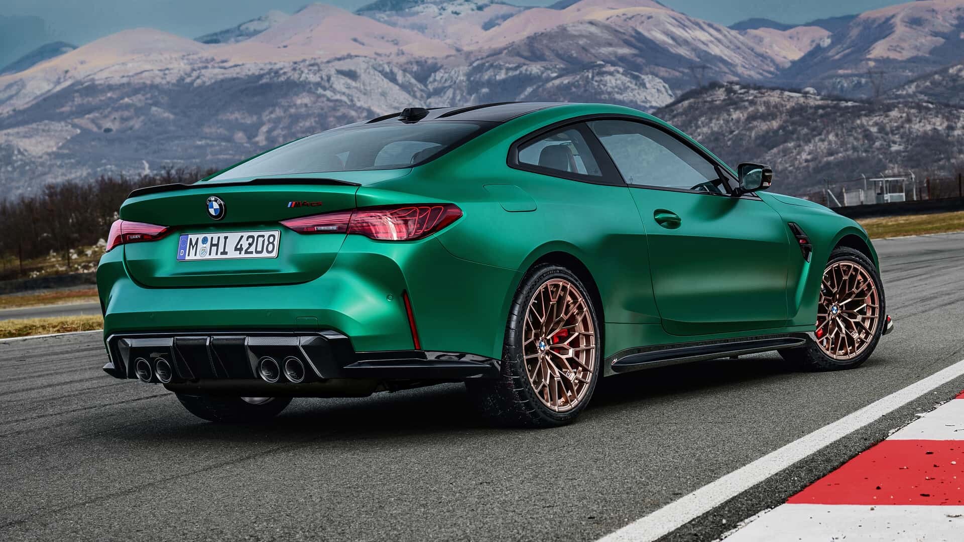 Zakaj je BMW M4 CS 2025 najboljša investicija za ljubitelje hitrih avtomobilov?