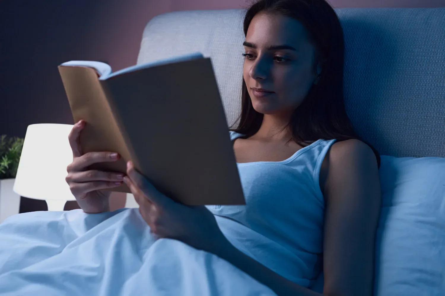 Zakaj nikoli ne bi smeli spati ob prižganem televizorju?