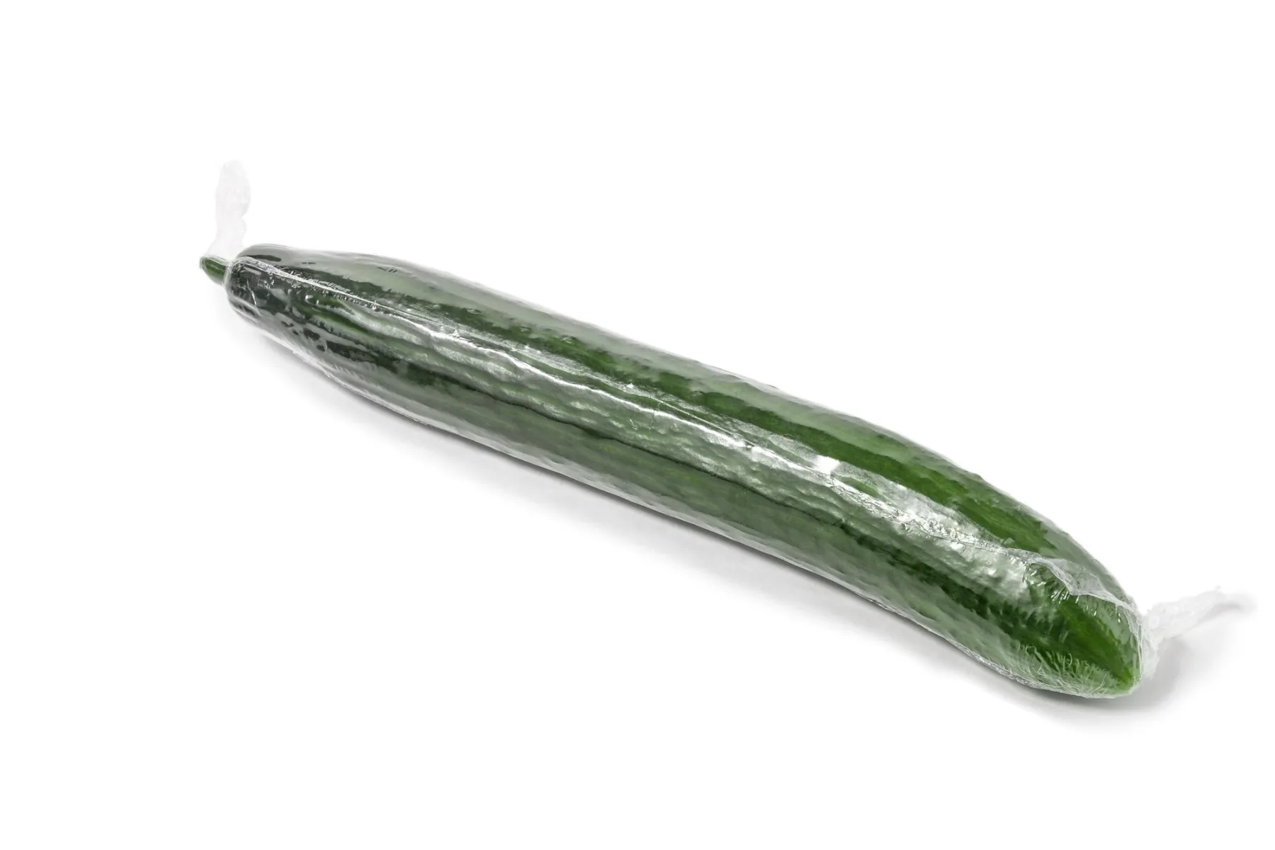 Zakaj so kumare ovite v plastiko, bučke pa ne? Razlog vas bo presenetil!