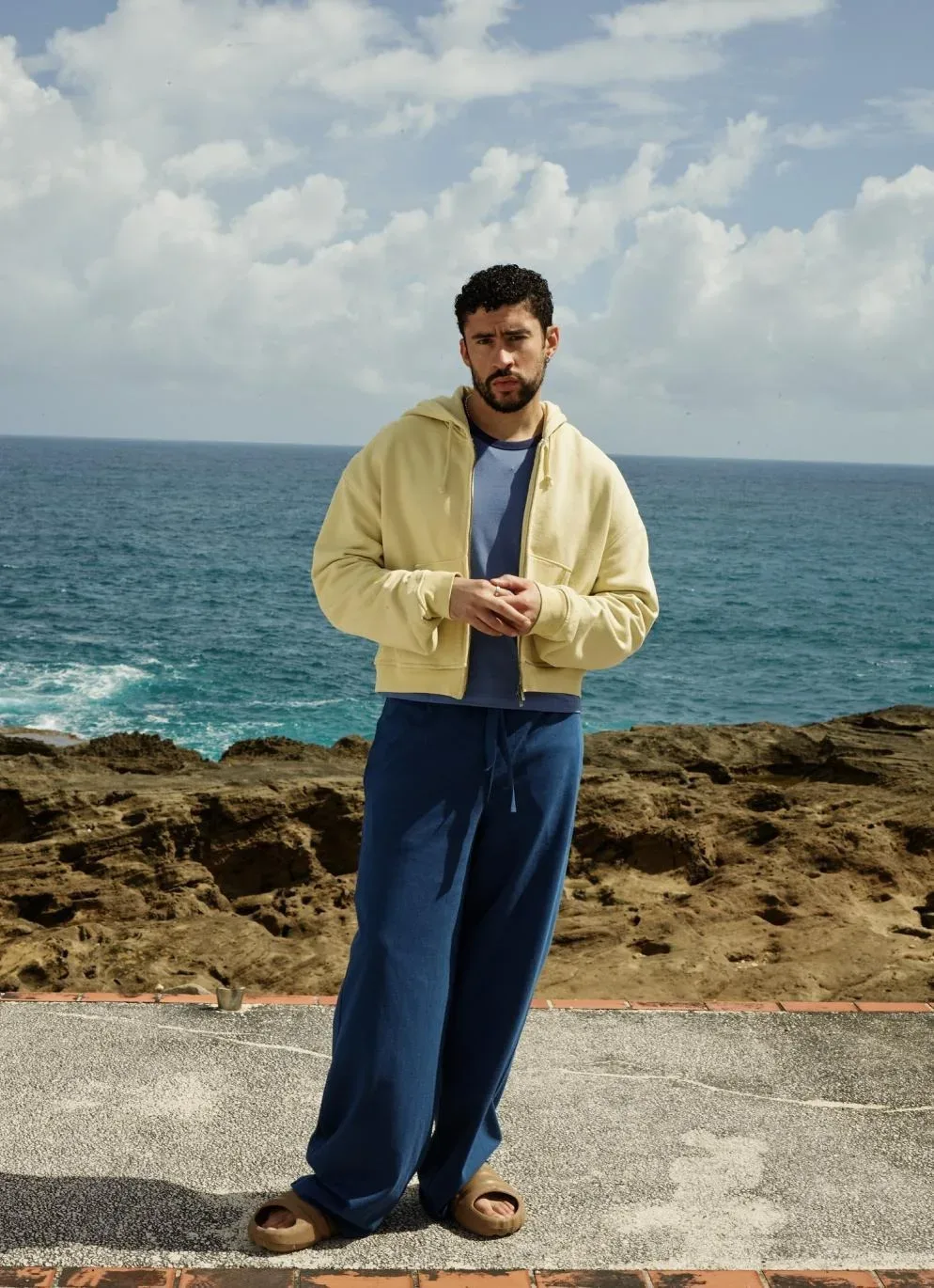 Zara x Bad Bunny: kolekcija BENITO ANTONIO za poletje 2026 z okusom Portorika, lanu in samozavesti