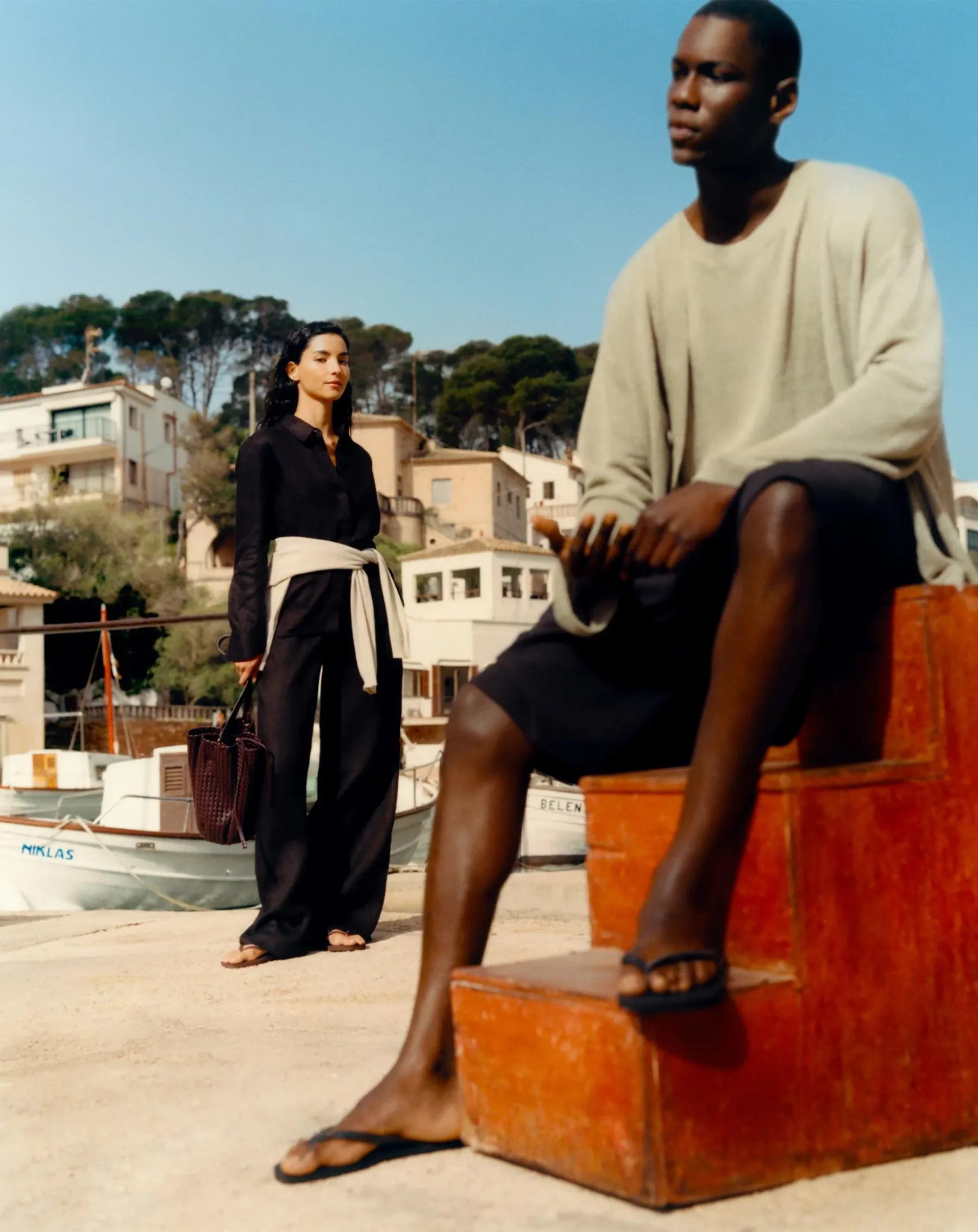 Zara x Havaianas: japonke nevtralnih barv, ki so to poletje bolj vroče od peska na Ibizi