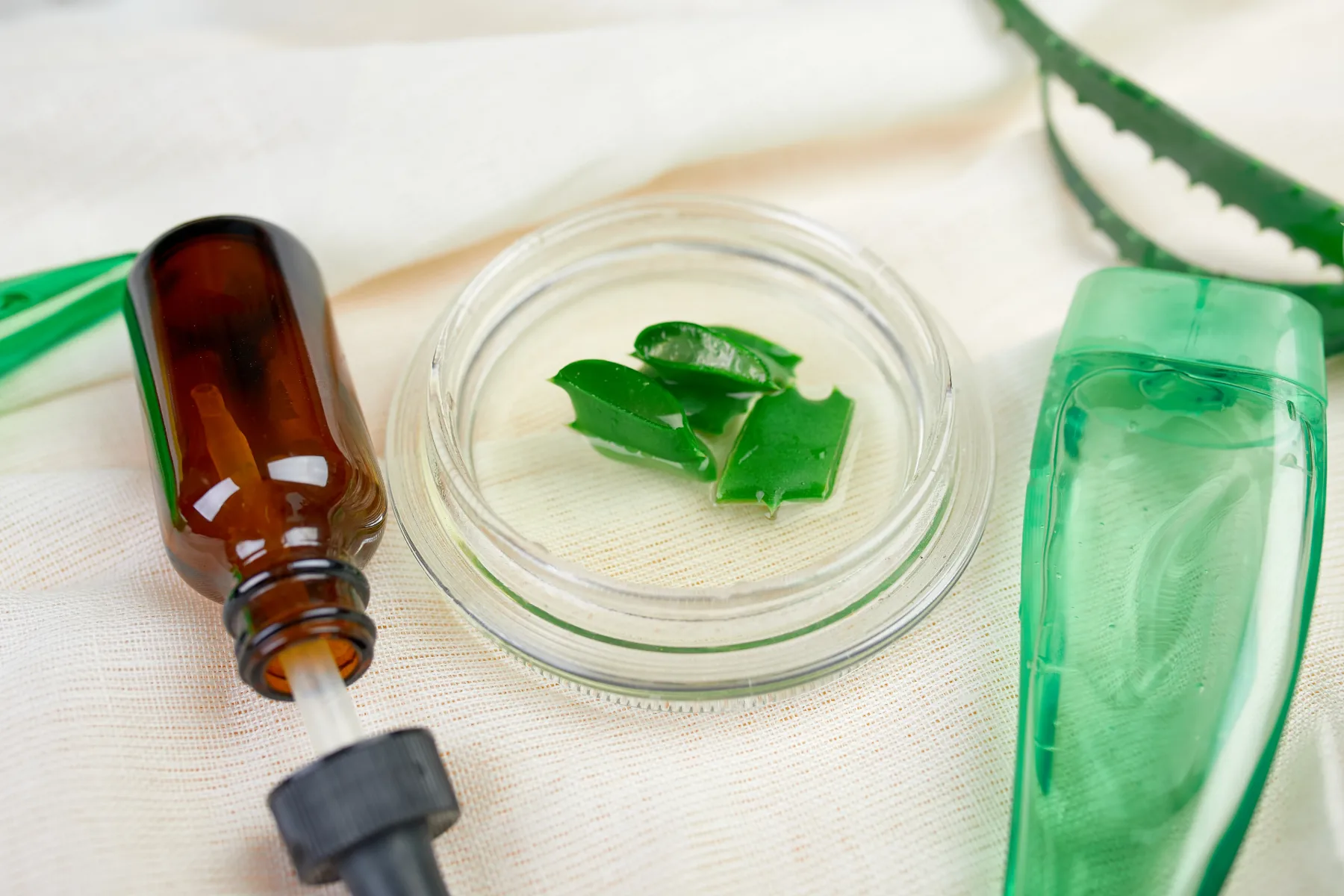 Zasij z aloe vero: domači čistilec za obraz, ki je nežen kot cvetni list in učinkovit kot serum