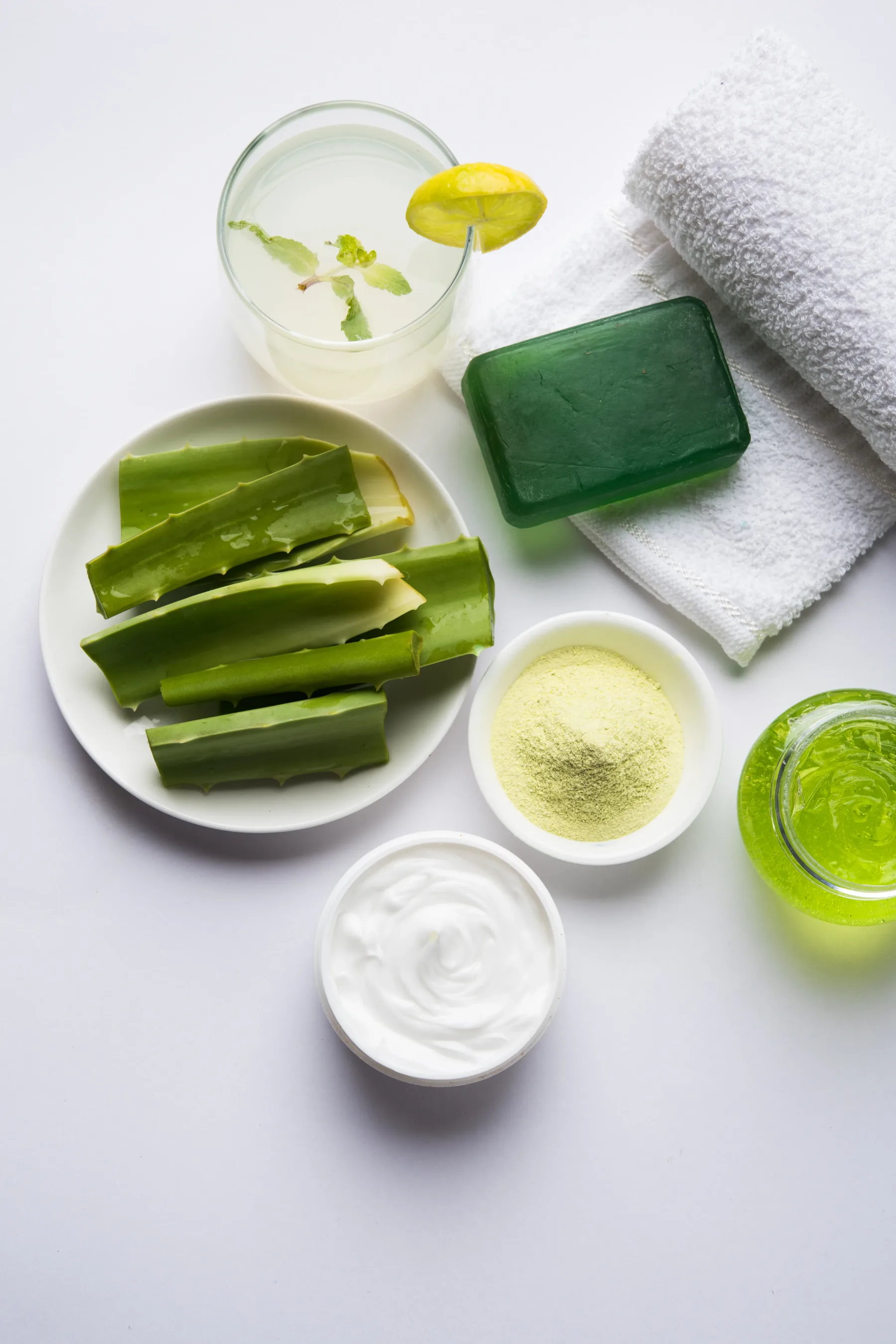 Zasij z aloe vero: domači čistilec za obraz, ki je nežen kot cvetni list in učinkovit kot serum