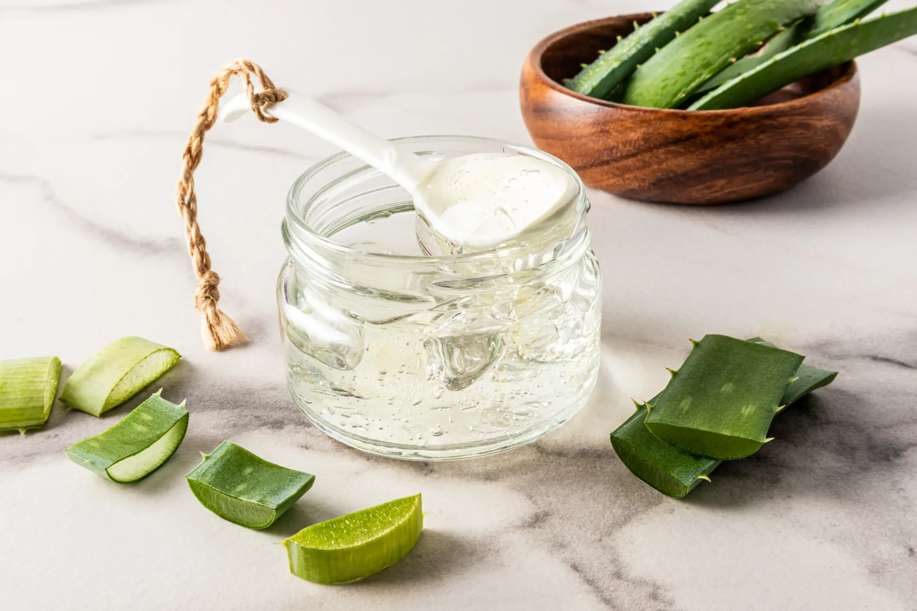 Zasij z aloe vero: domači čistilec za obraz, ki je nežen kot cvetni list in učinkovit kot serum