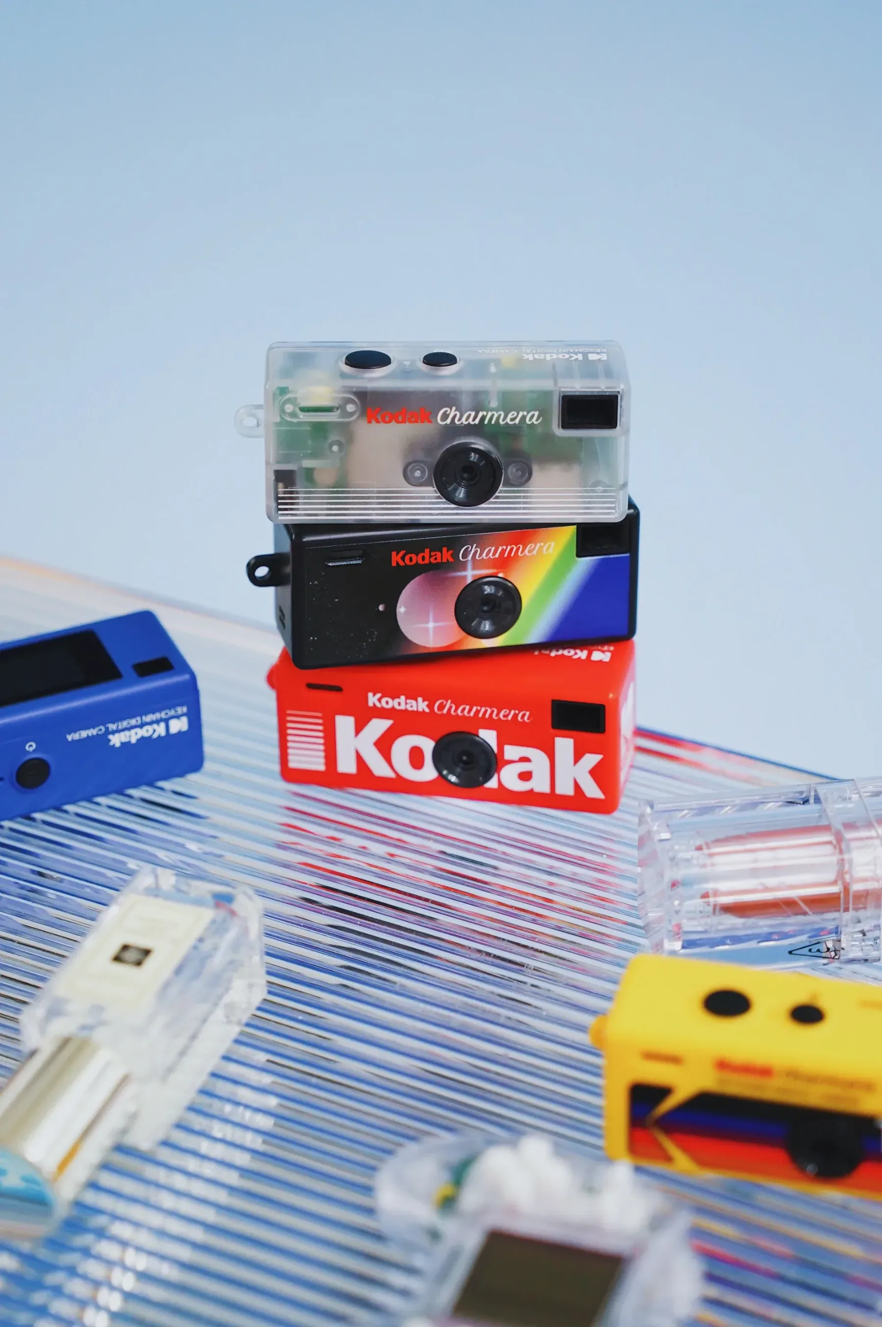 Žepna kamera Kodak Charmera: Kodakov ključni fotoaparat oživlja čar enkratnih kamer v digitalni dobi