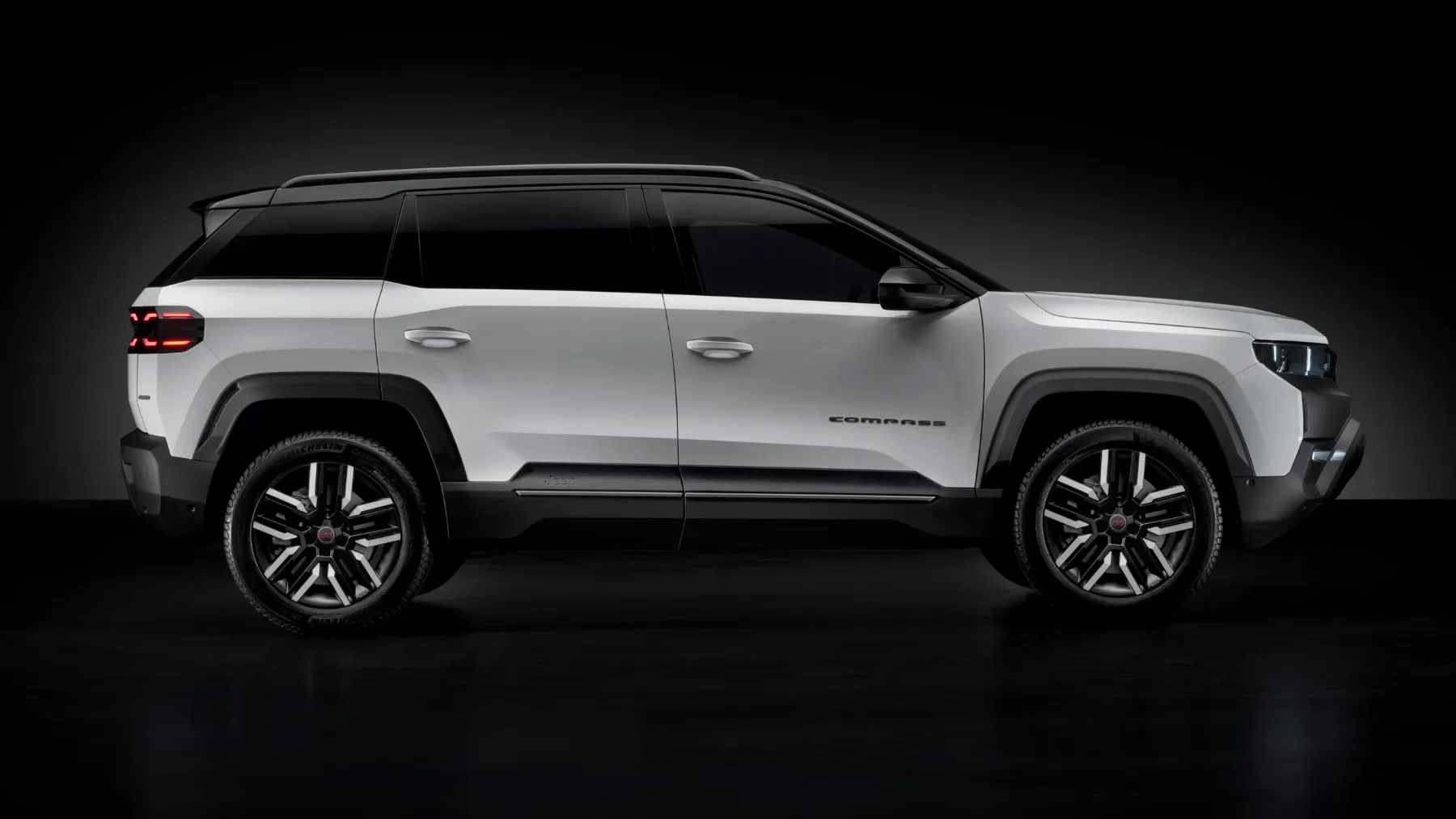 Znane so cene za novi Jeep Compass 2026: električni že od xx.xxx €, hibrid od xx.xxx €