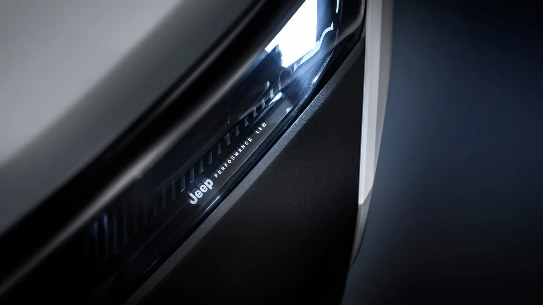 Znane so cene za novi Jeep Compass 2026: električni že od xx.xxx €, hibrid od xx.xxx €