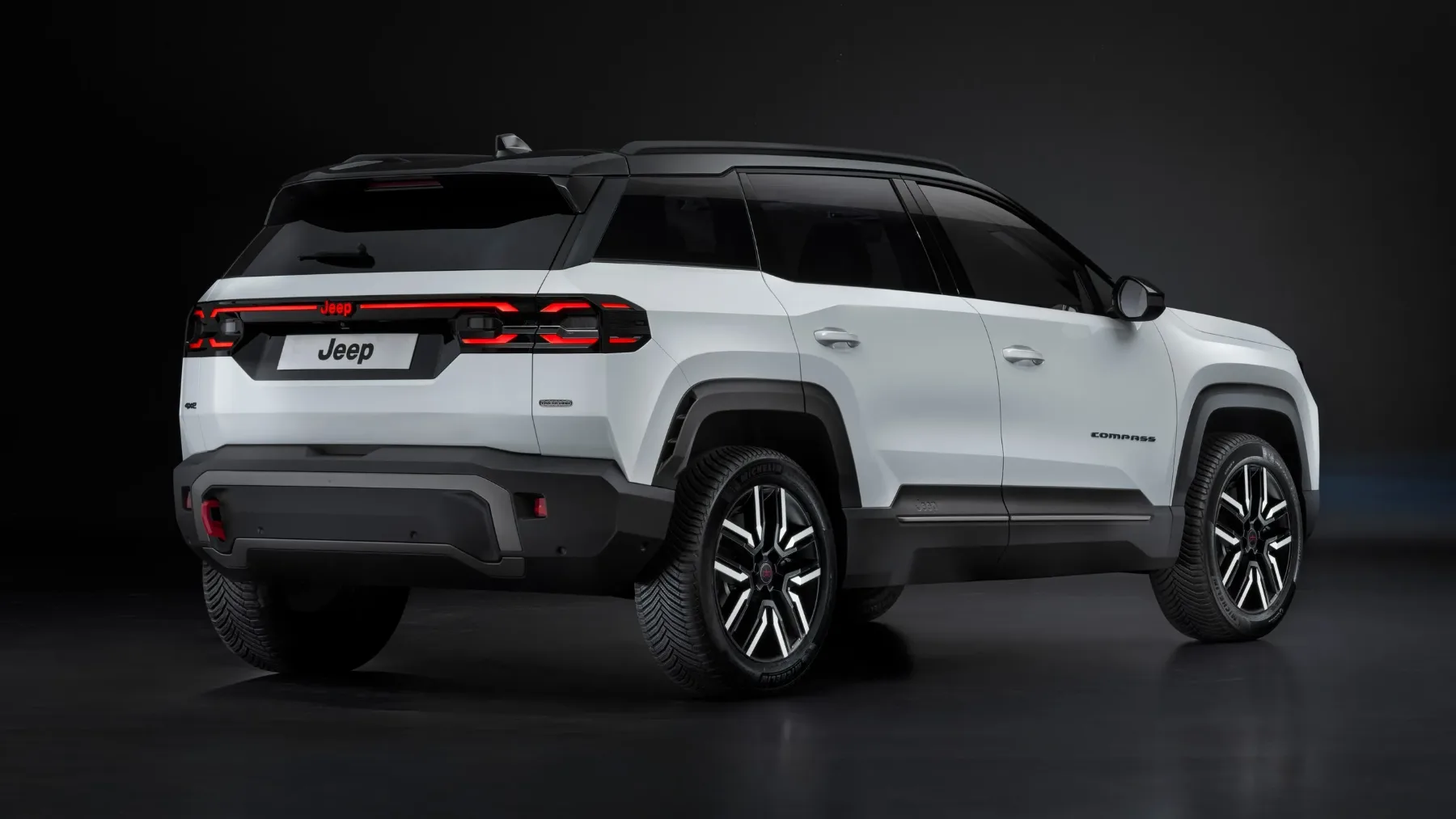 Znane so cene za novi Jeep Compass 2026: električni že od xx.xxx €, hibrid od xx.xxx €