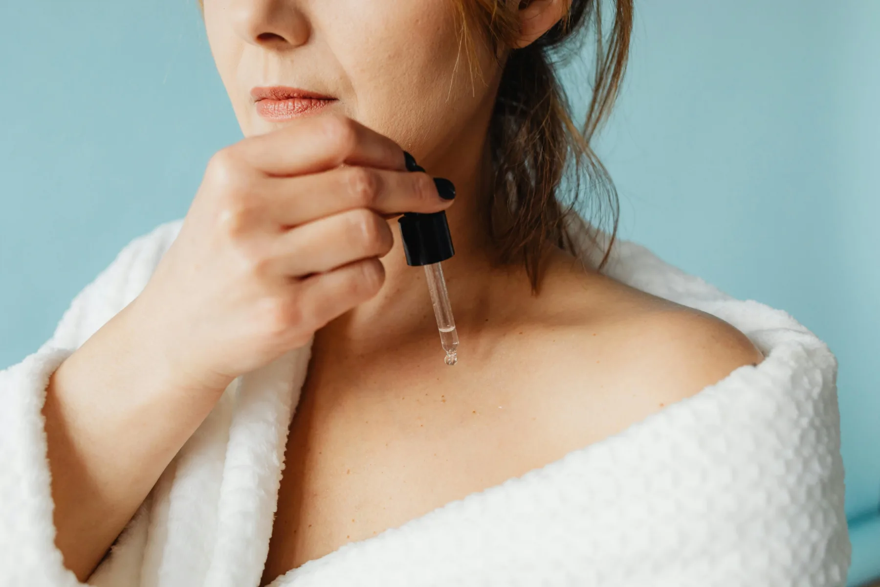 Znebite se podočnjakov in madežev: Naredite si čudežni serum z vitaminom C iz samo 3 sestavin