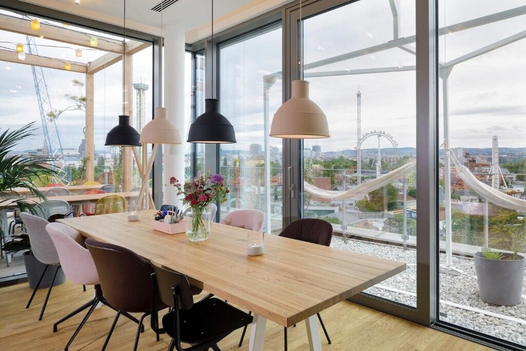 Zoku Vienna (Dunaj): je poslovni hotel, ki je domiselna mešanica poslovnega & bivalnega prostora v živahnem Leopoldstadtu