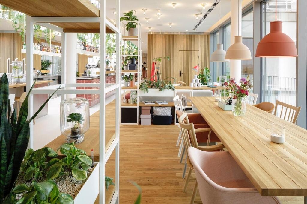 Zoku Vienna (Dunaj): je poslovni hotel, ki je domiselna mešanica poslovnega & bivalnega prostora v živahnem Leopoldstadtu