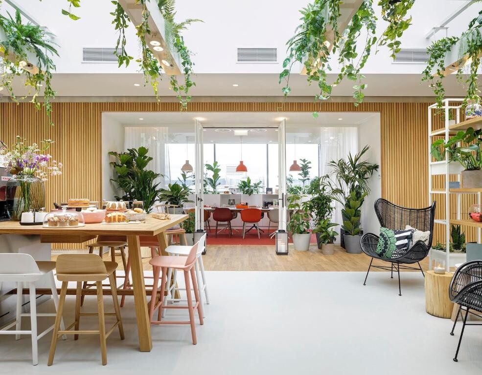 Zoku Vienna (Dunaj): je poslovni hotel, ki je domiselna mešanica poslovnega & bivalnega prostora v živahnem Leopoldstadtu