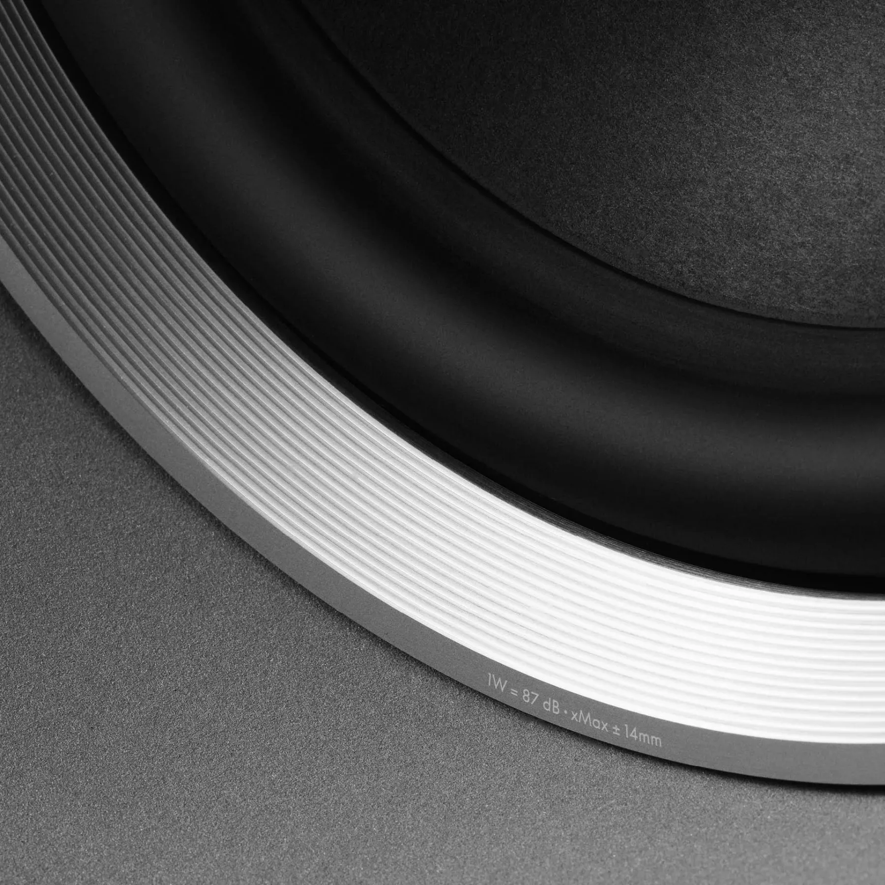 Zvočnik za milijonarje: Bang & Olufsen razgalil Beolab 90 Titan Edition za 100. obletnico