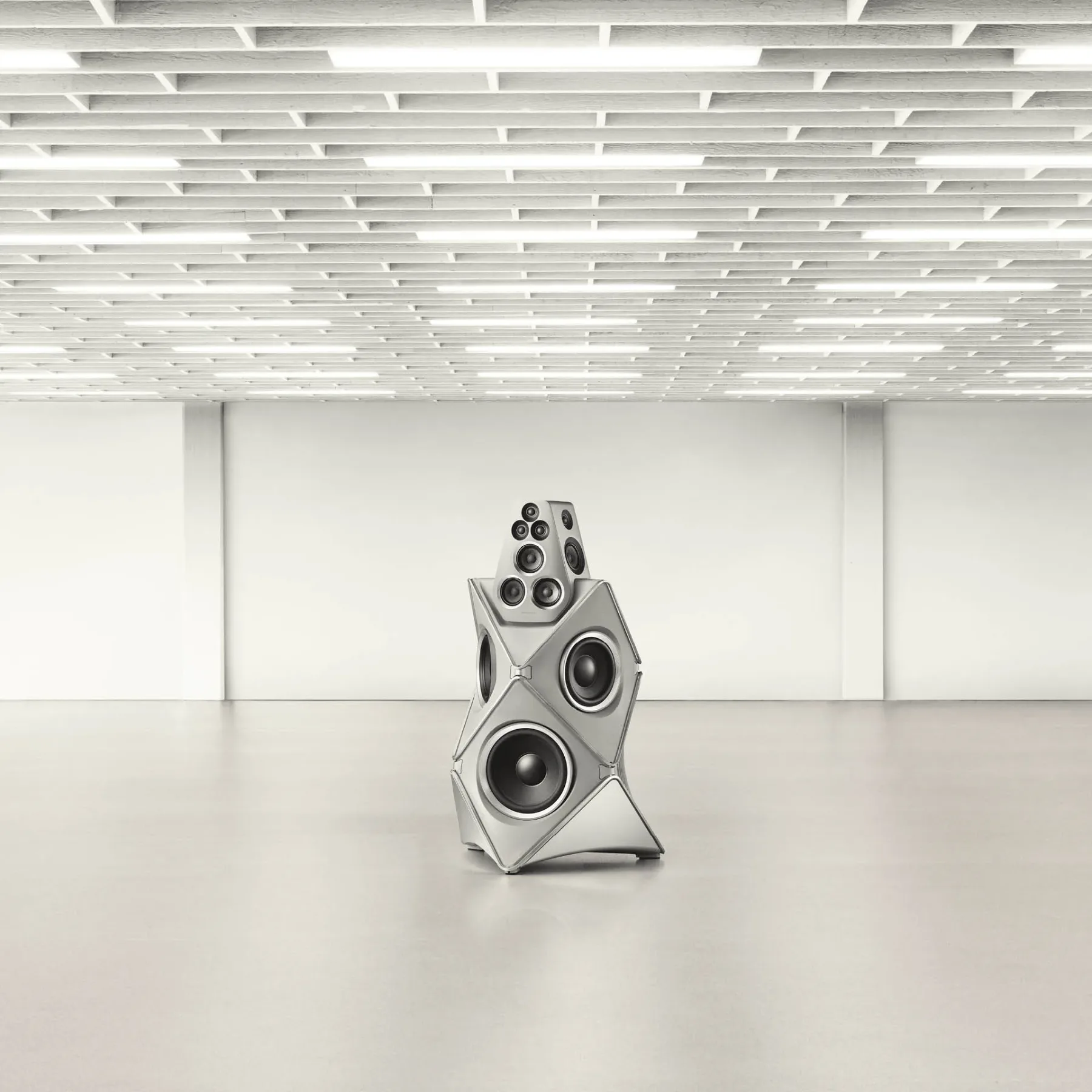 Zvočnik za milijonarje: Bang & Olufsen razgalil Beolab 90 Titan Edition za 100. obletnico