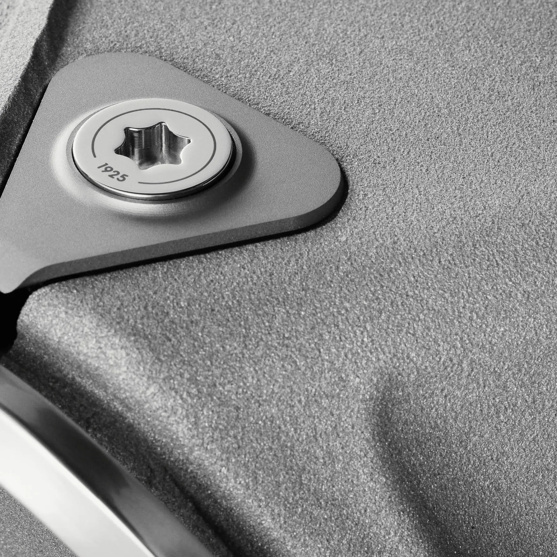 Zvočnik za milijonarje: Bang & Olufsen razgalil Beolab 90 Titan Edition za 100. obletnico